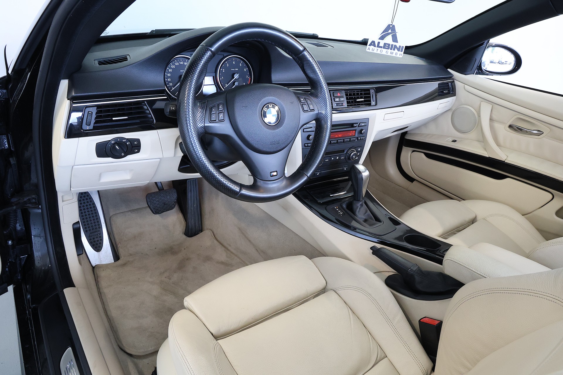 BMW 325i Cabriolet M-Sport Steptronic-image-8
