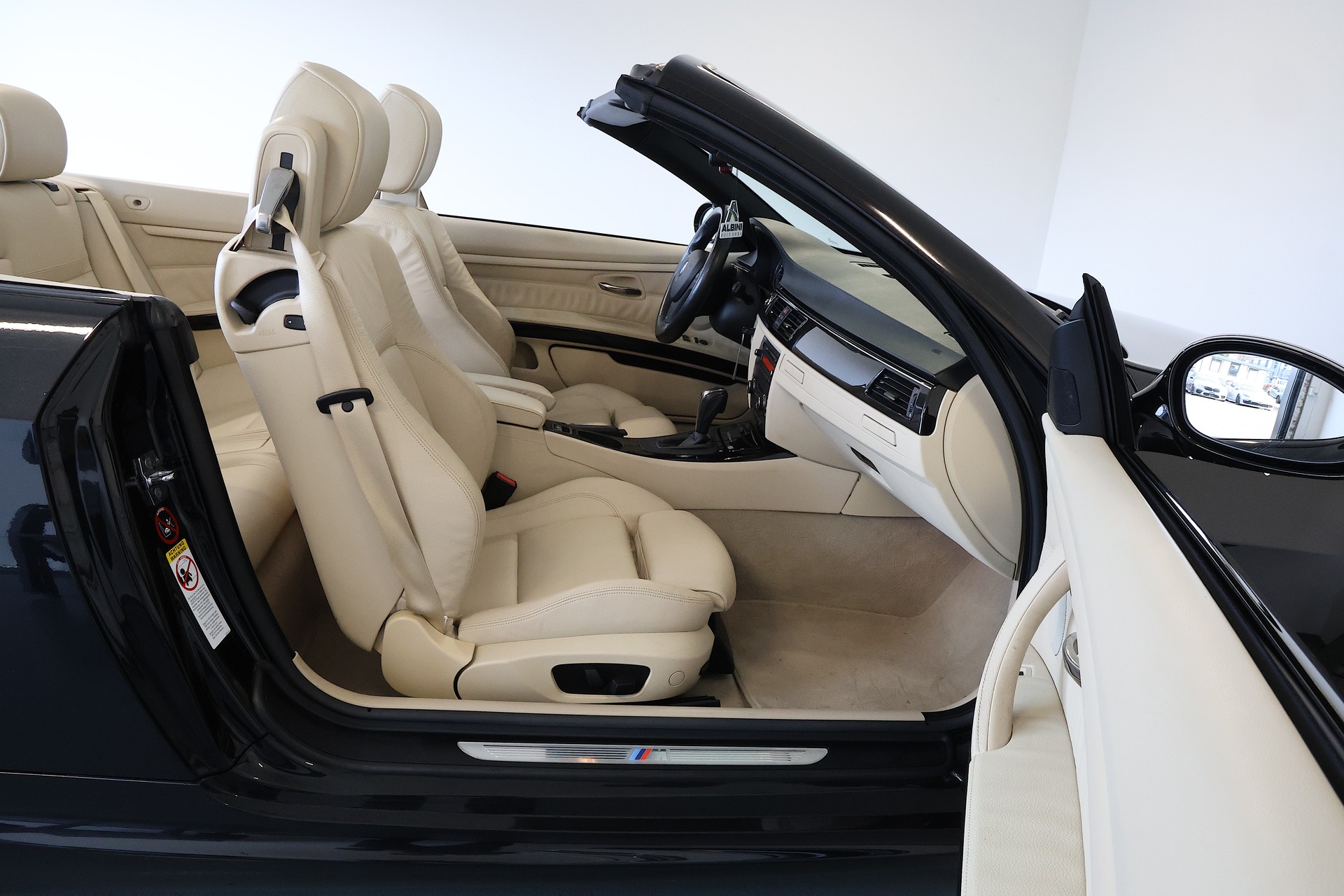 BMW 325i Cabriolet M-Sport Steptronic-image-13