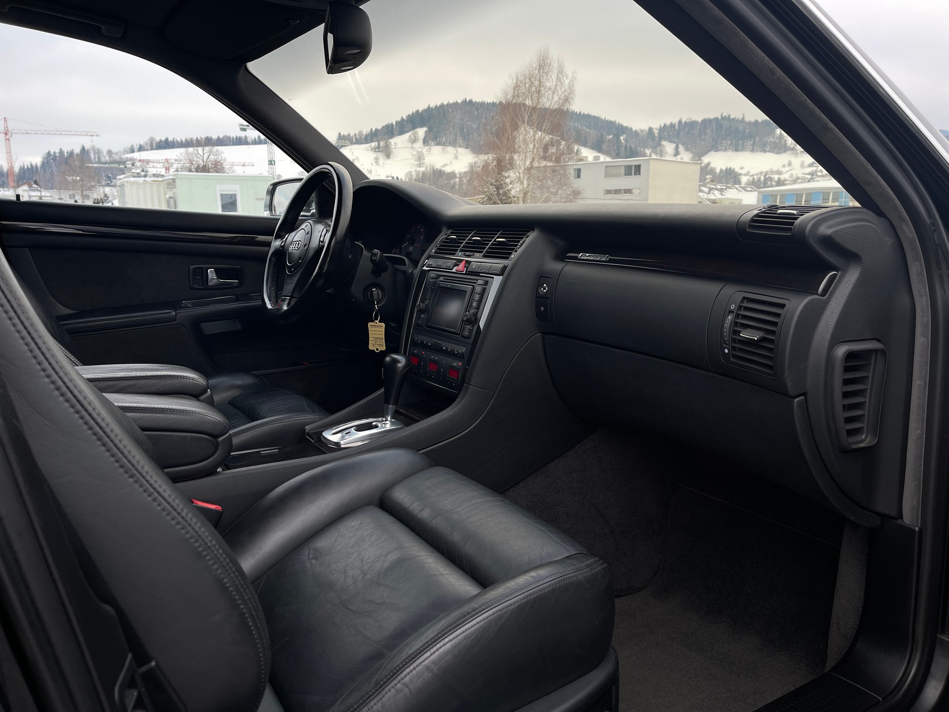 AUDI S8 4.2 quattro-image-4