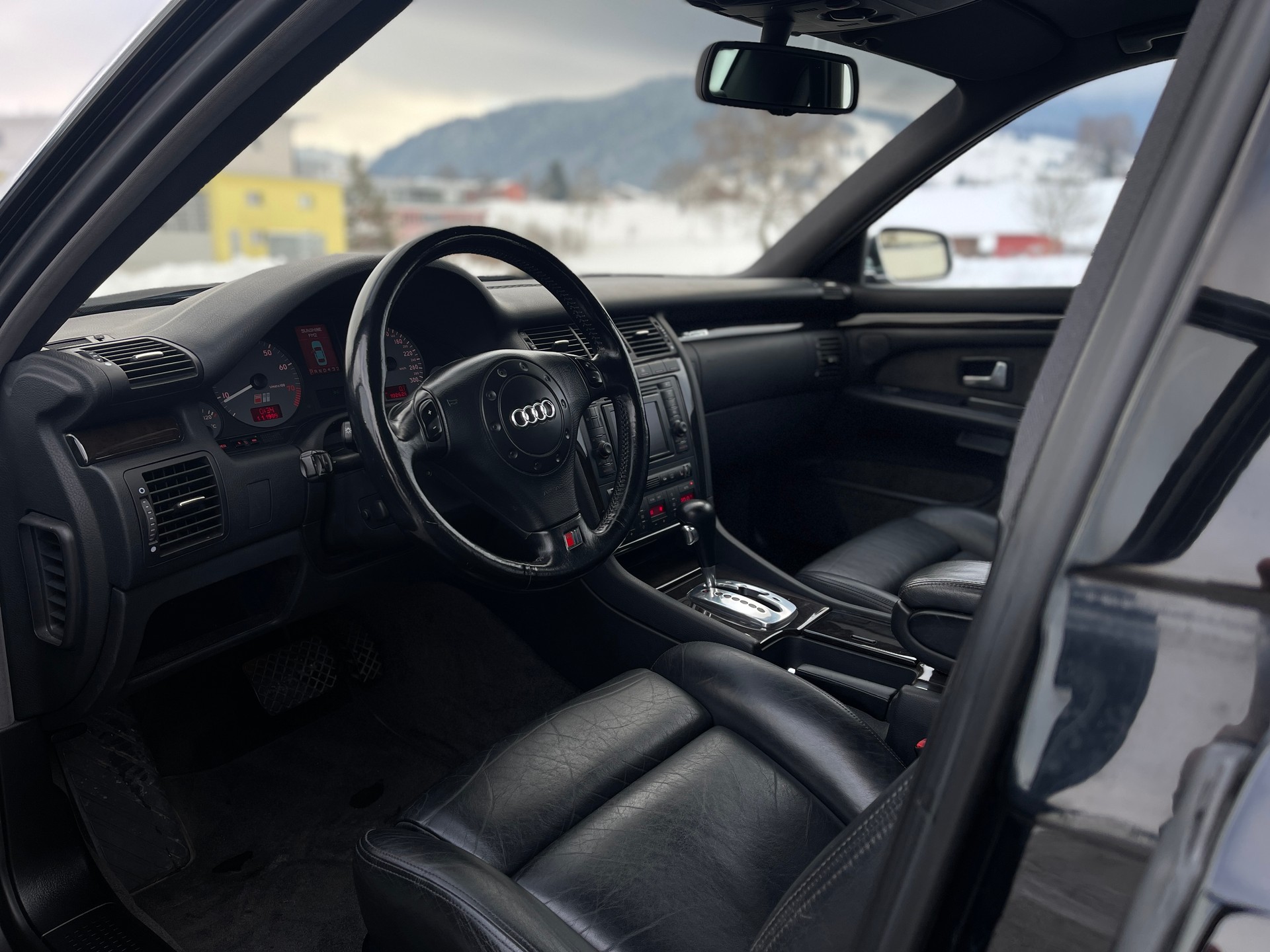 AUDI S8 4.2 quattro-showroom-element-3