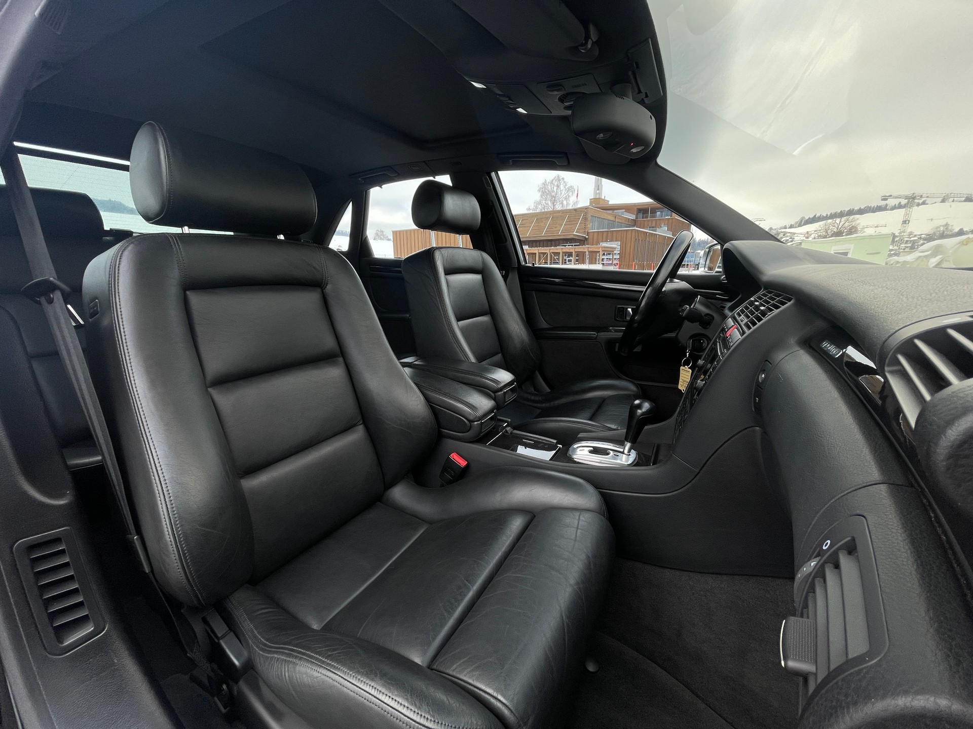 AUDI S8 4.2 quattro-image-6