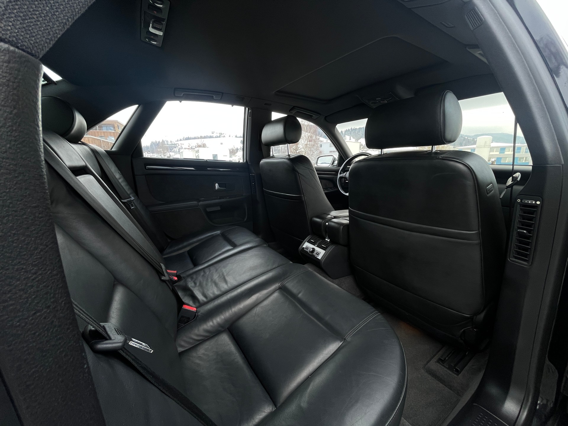 AUDI S8 4.2 quattro-image-7
