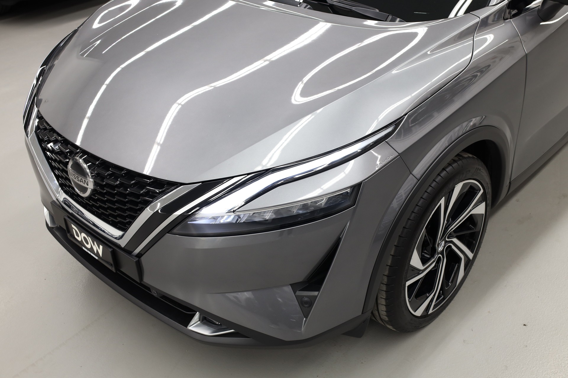 NISSAN Qashqai 1.3 DIG-T Tekna+ 4x4-image-4