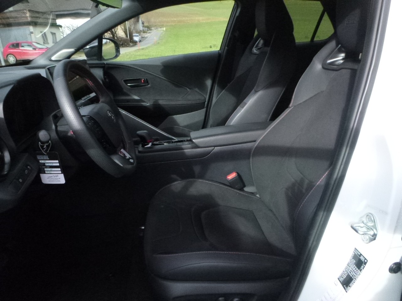 TOYOTA C-HR 2.0 PHEV CVT GR Sport Premire-image-12