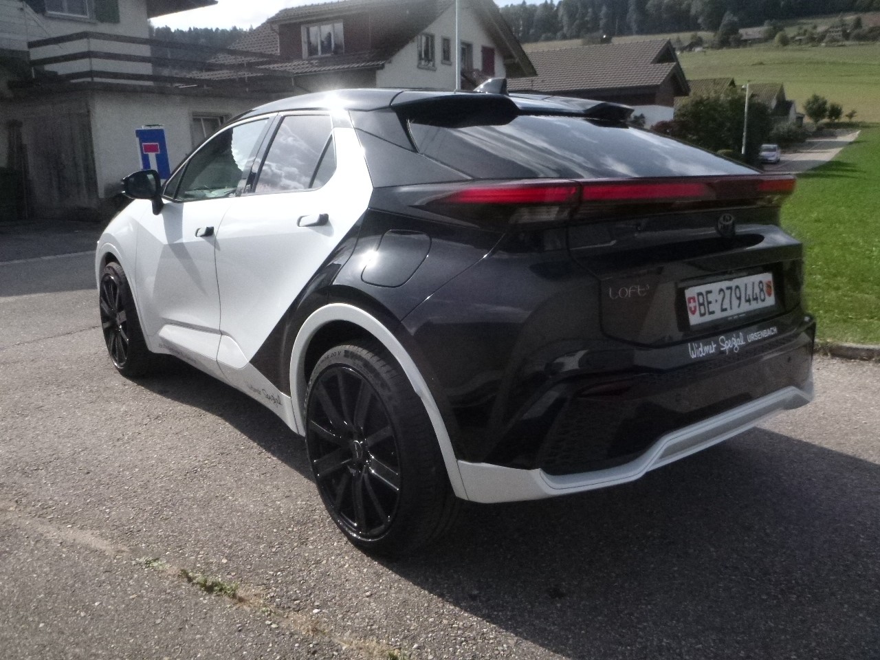 TOYOTA C-HR 2.0 PHEV CVT GR Sport Premire-showroom-element-3