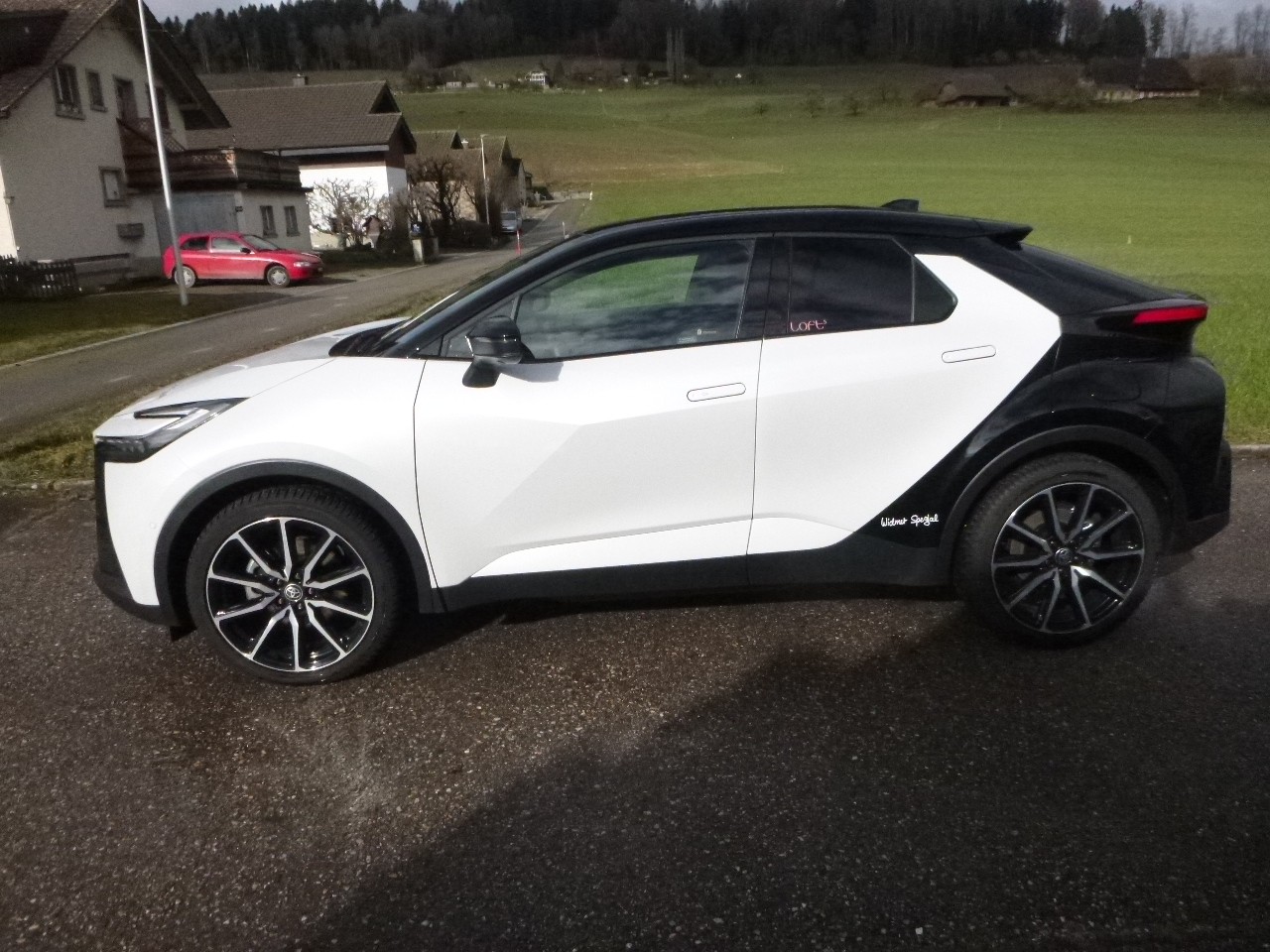 TOYOTA C-HR 2.0 PHEV CVT GR Sport Premire-showroom-element-2