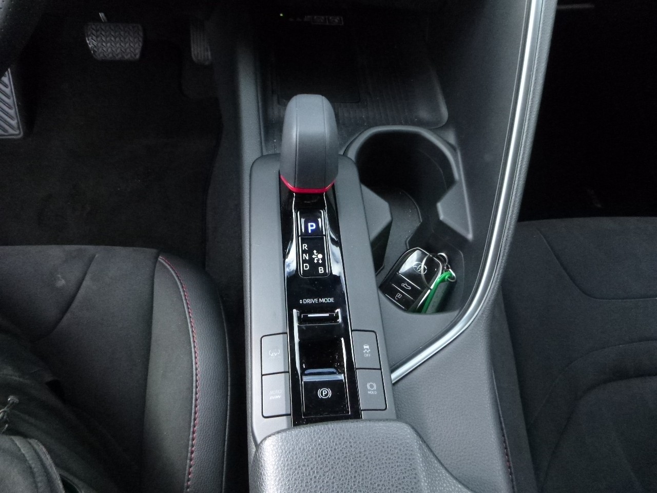 TOYOTA C-HR 2.0 PHEV CVT GR Sport Premire-image-18