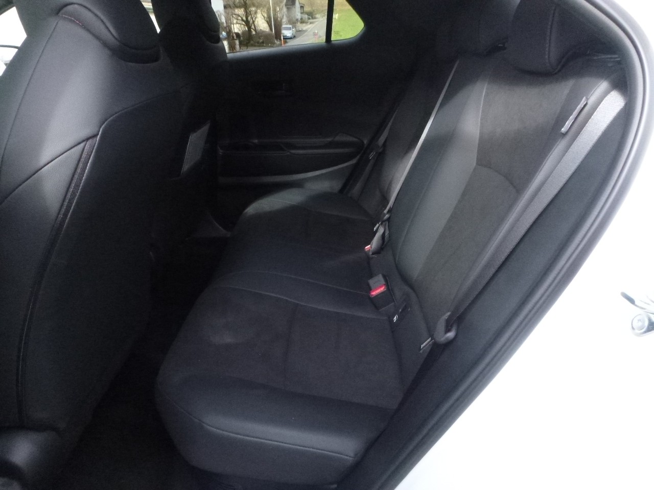 TOYOTA C-HR 2.0 PHEV CVT GR Sport Premire-image-11