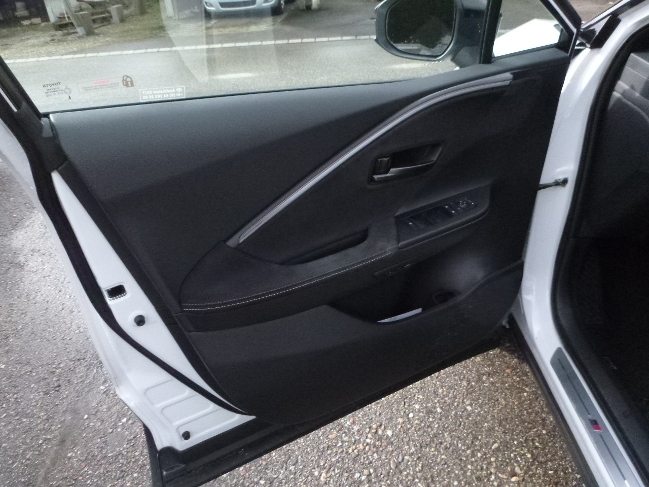 TOYOTA C-HR 2.0 PHEV CVT GR Sport Premire-image-14