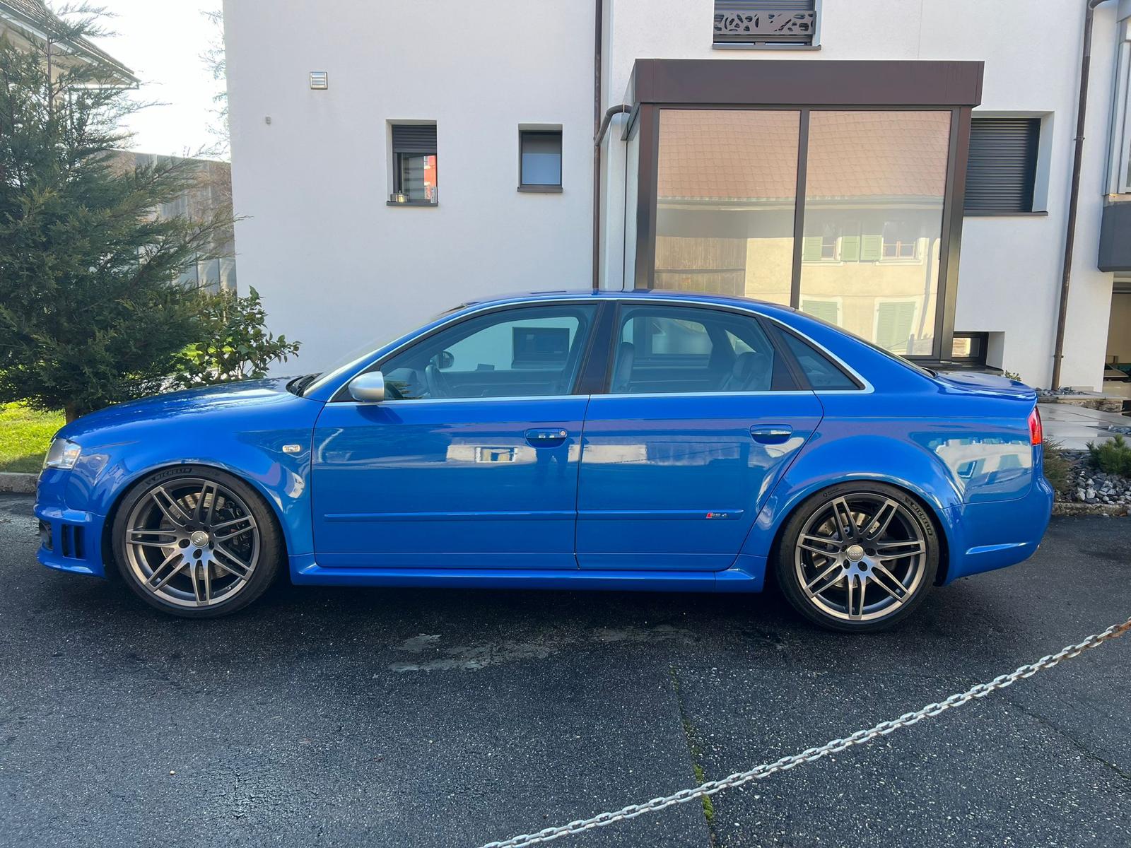 AUDI RS4 Limousine 4.2 V8 quattro-image-1