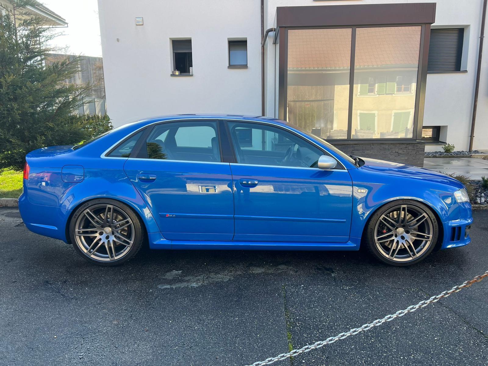 AUDI RS4 Limousine 4.2 V8 quattro-image-5