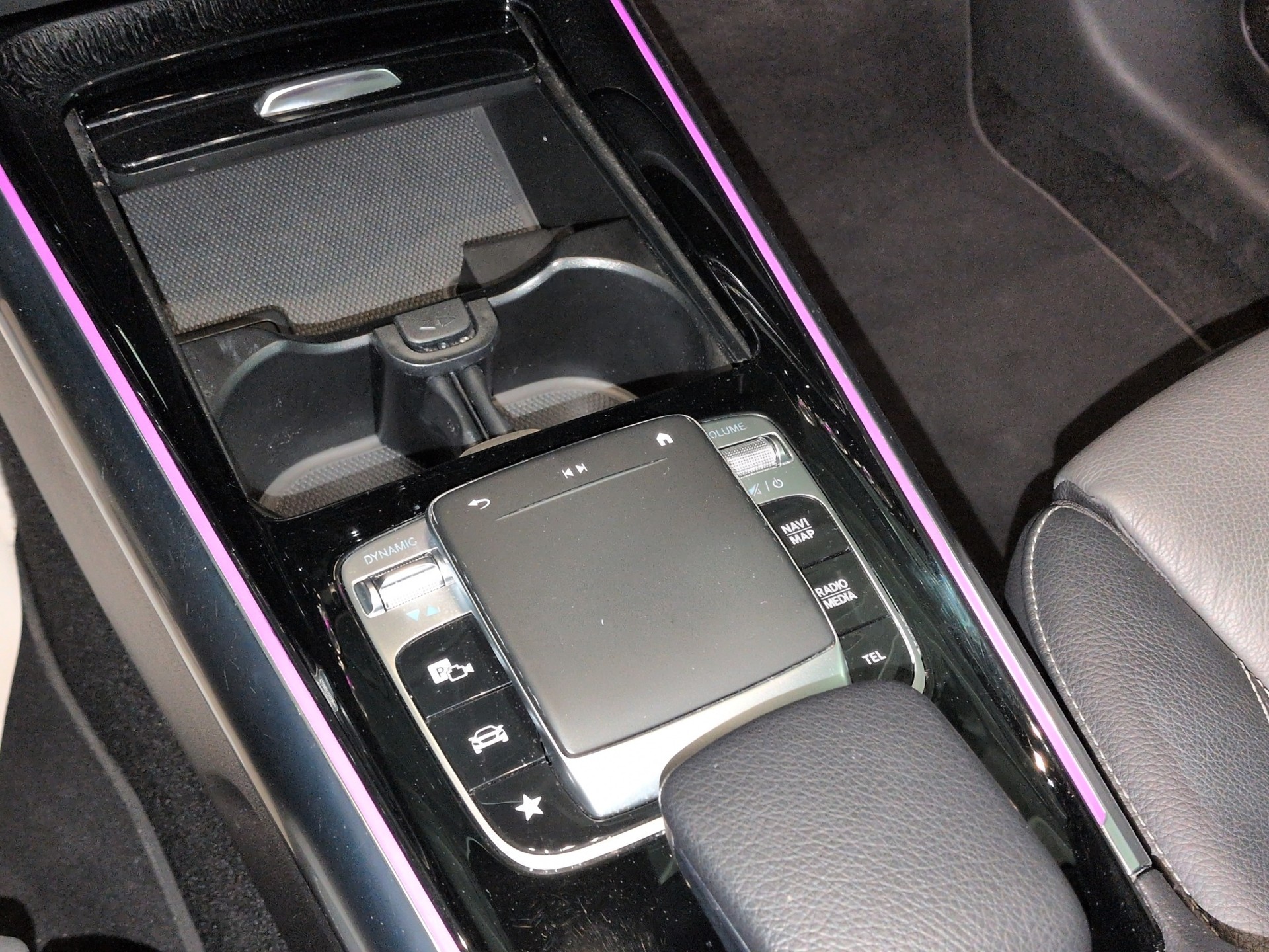 MERCEDES-BENZ B 250 4Matic AMG Line-image-11