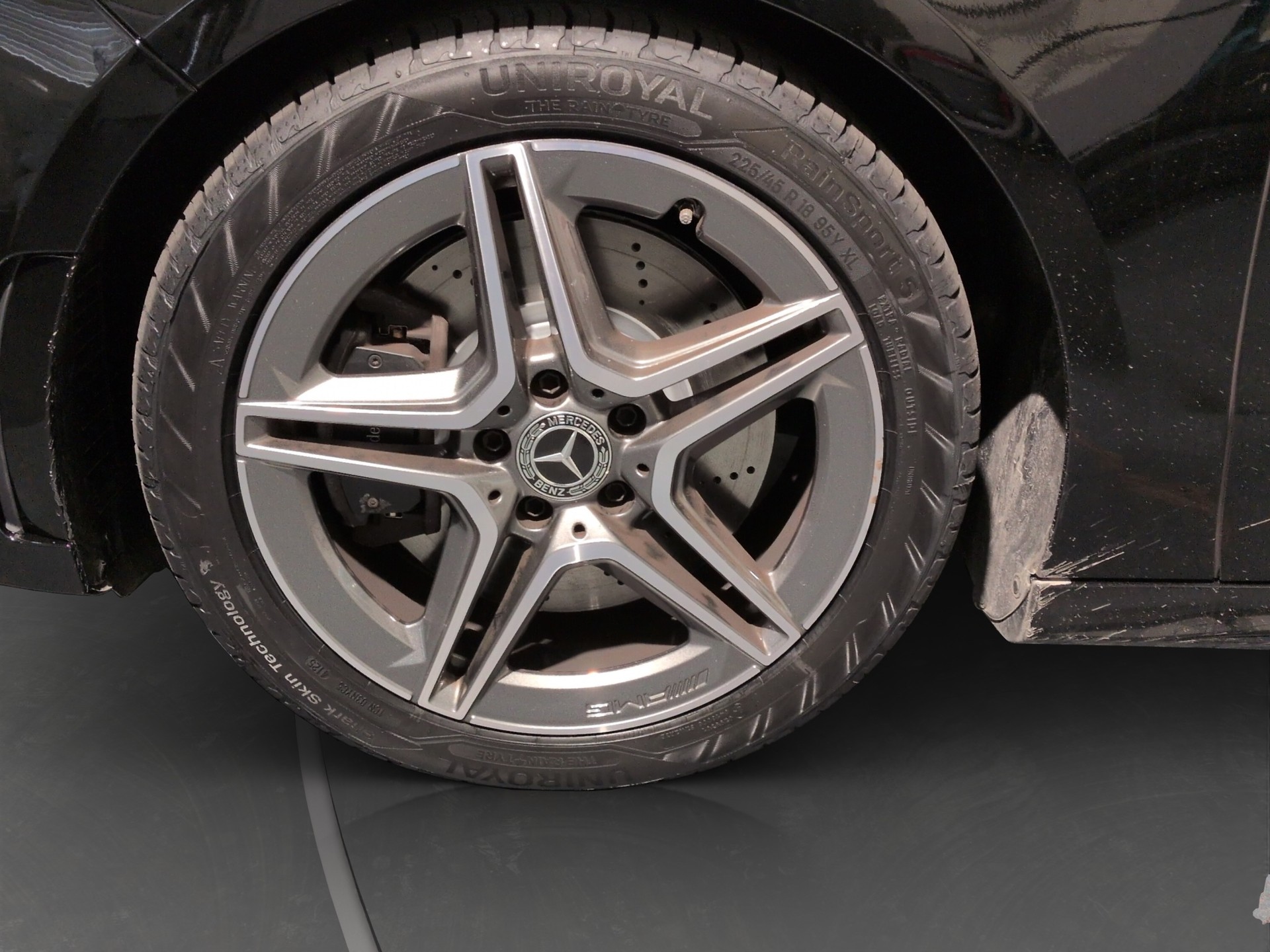 MERCEDES-BENZ B 250 4Matic AMG Line-image-25