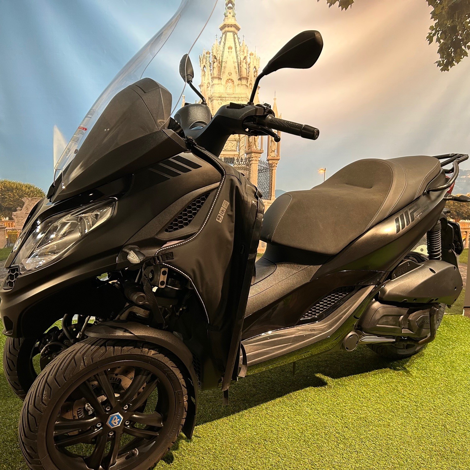 PIAGGIO MP3 300-image-1