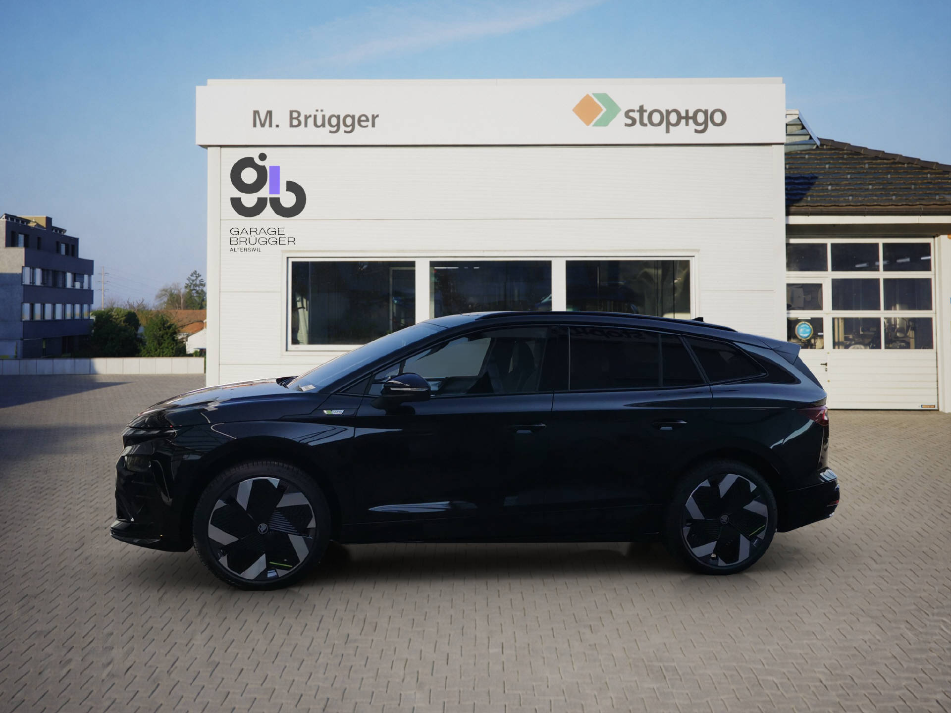 SKODA Enyaq RS 4x4-image-2