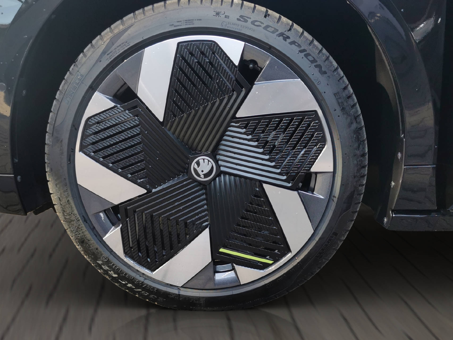 SKODA Enyaq RS 4x4-image-11