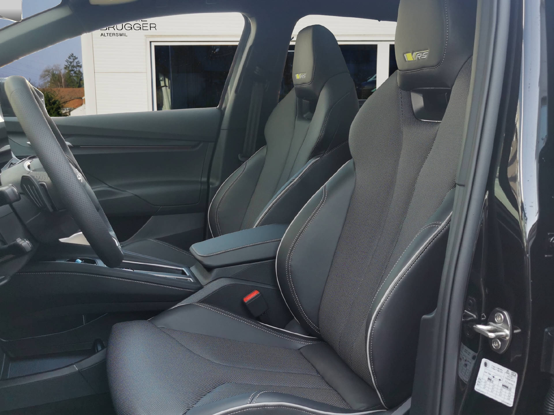 SKODA Enyaq RS 4x4-image-8