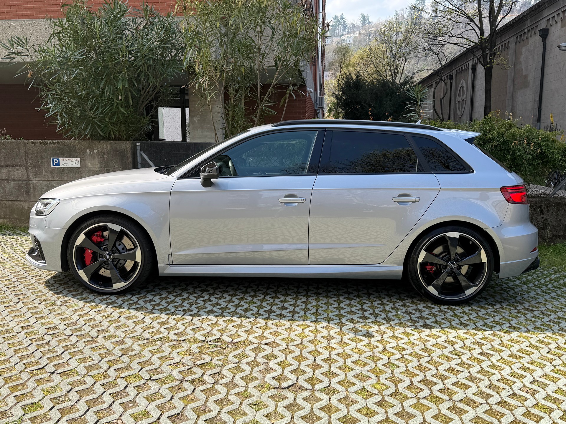 AUDI RS3 Sportback 2.5 TSI quattro S-tronic-image-2