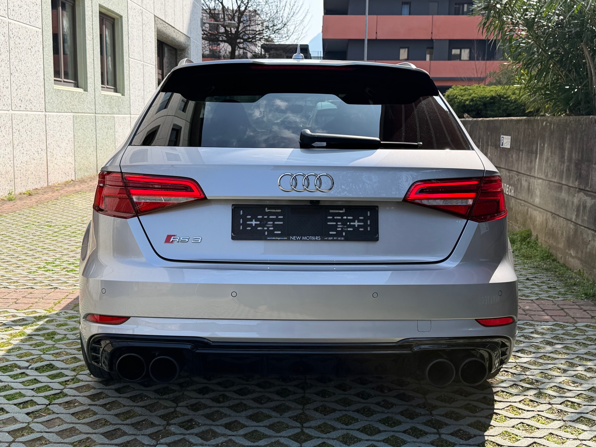 AUDI RS3 Sportback 2.5 TSI quattro S-tronic-image-6
