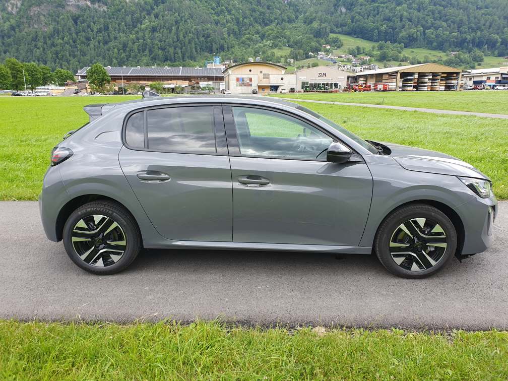 PEUGEOT 208 1.2 Hybrid Allure Premium+-image-8