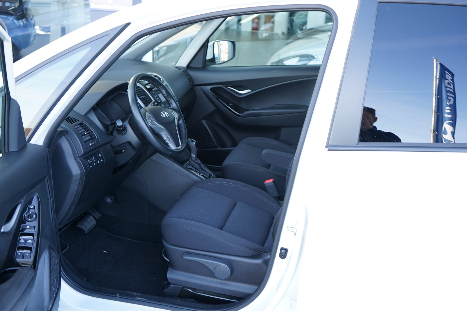 HYUNDAI iX20 1.6 Amplia Automatic-image-7