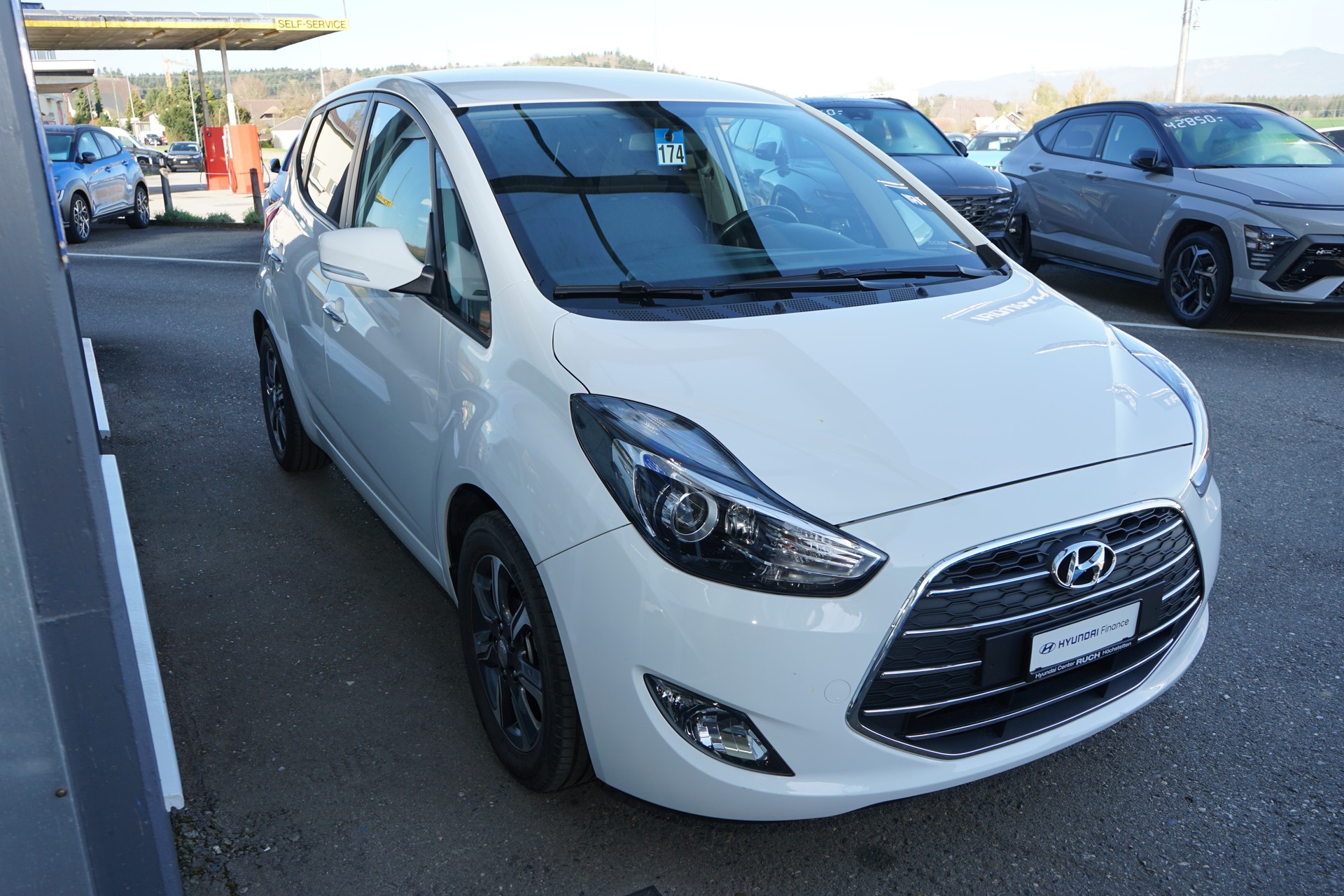 HYUNDAI iX20 1.6 Amplia Automatic-showroom-element-1