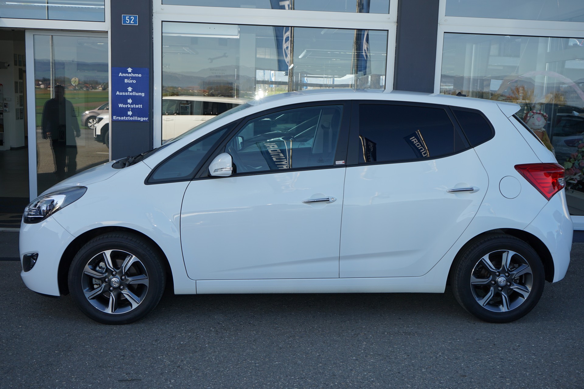HYUNDAI iX20 1.6 Amplia Automatic-showroom-element-3