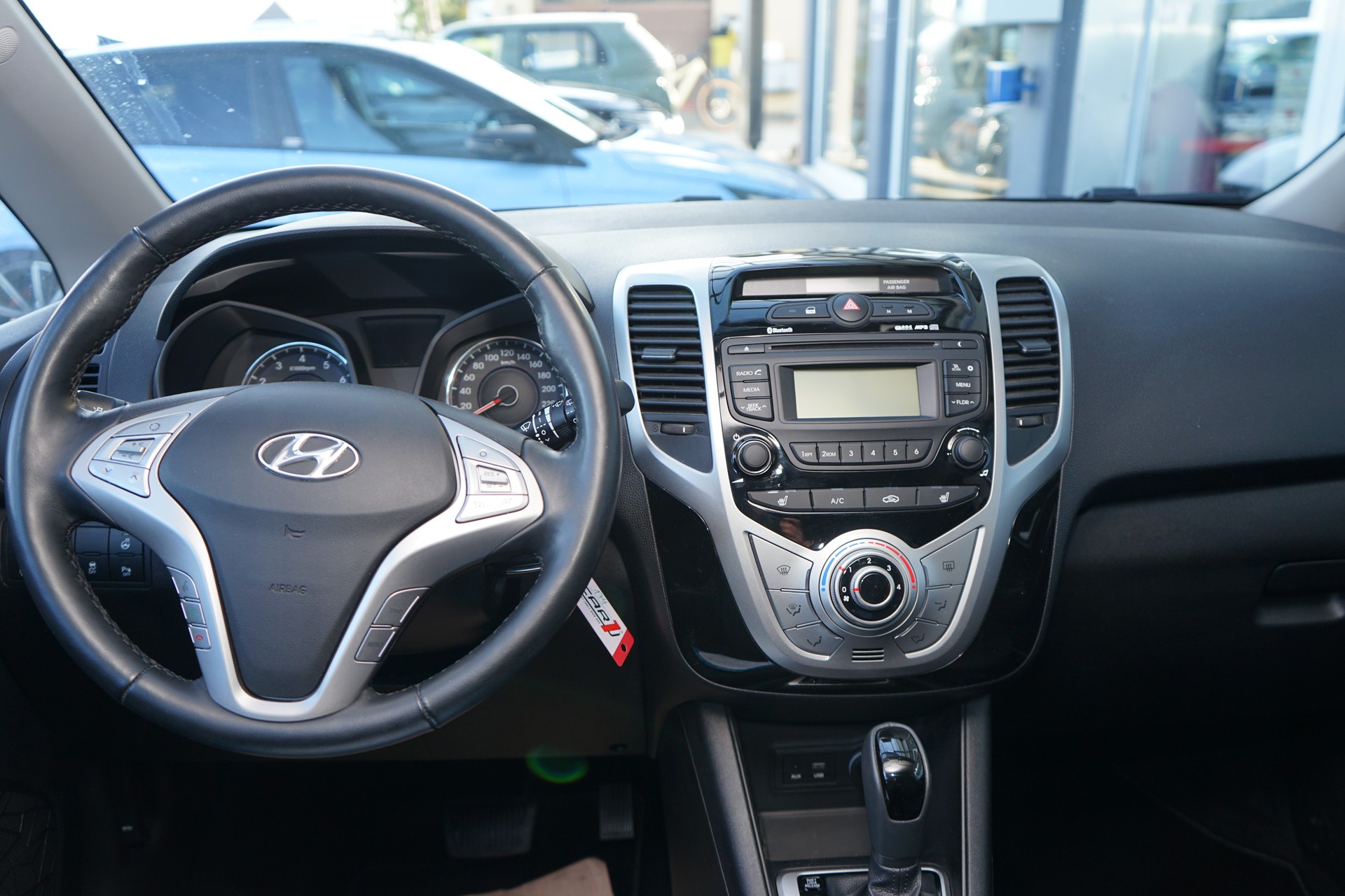 HYUNDAI iX20 1.6 Amplia Automatic-image-9