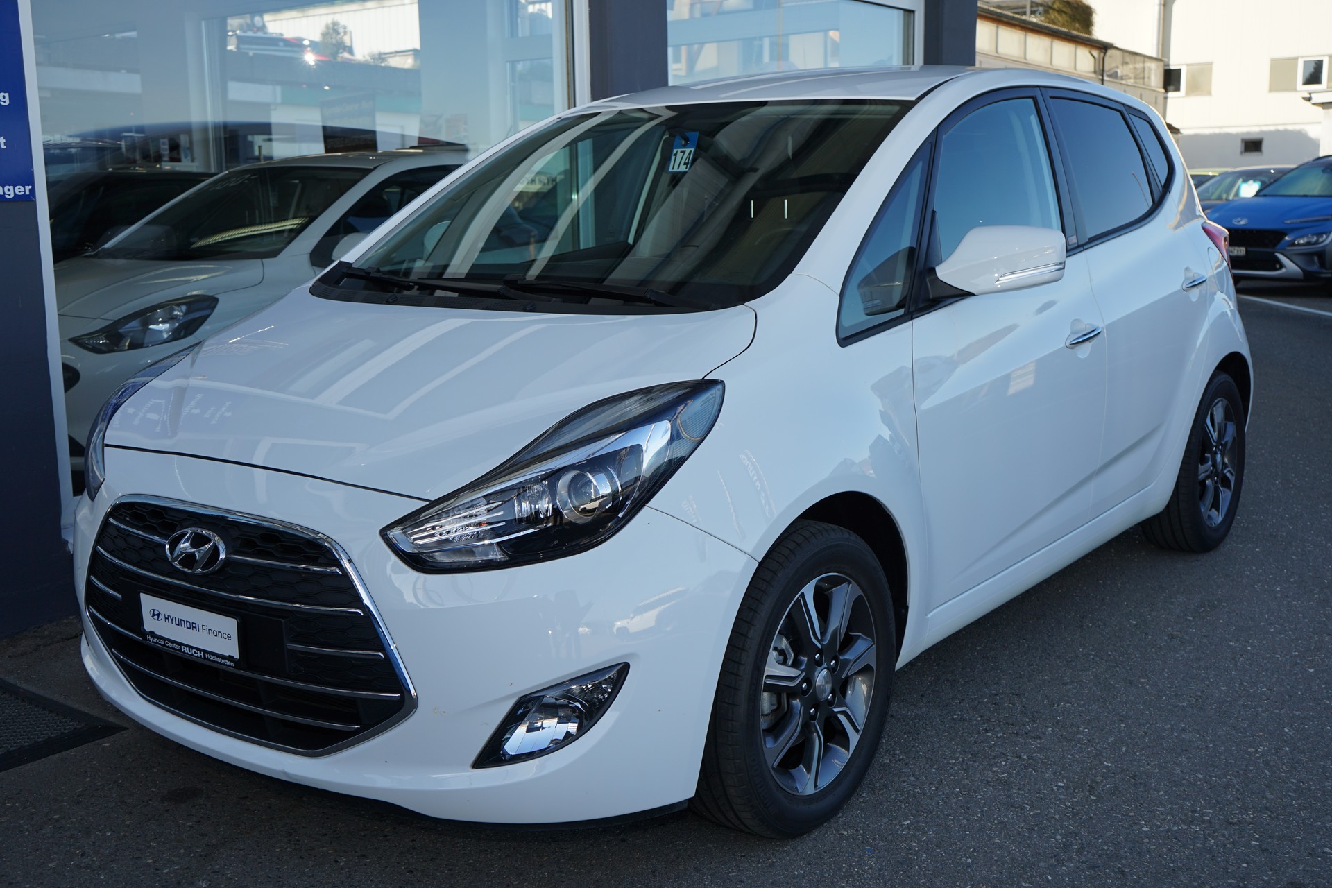 HYUNDAI iX20 1.6 Amplia Automatic-showroom-element-2