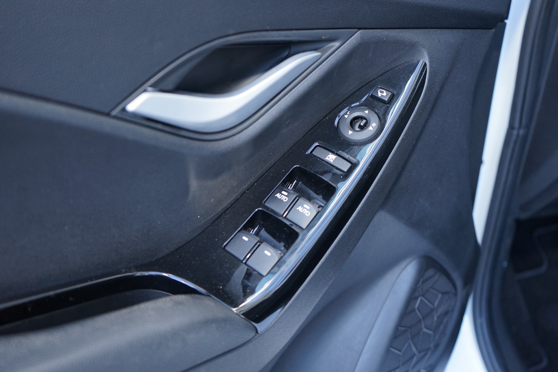 HYUNDAI iX20 1.6 Amplia Automatic-image-8