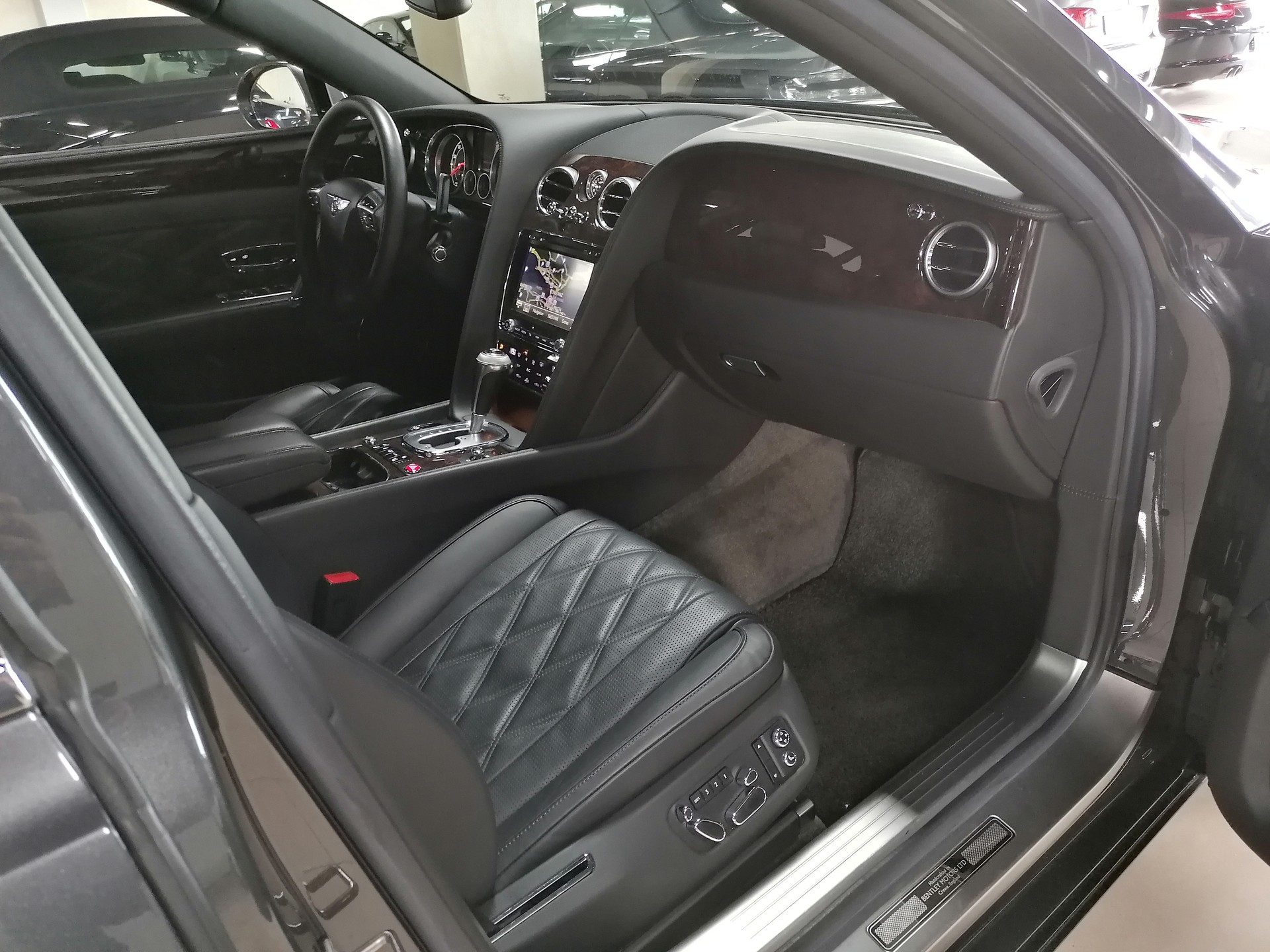 BENTLEY Flying Spur 6.0 V12 CH-Fahrzeug-image-16