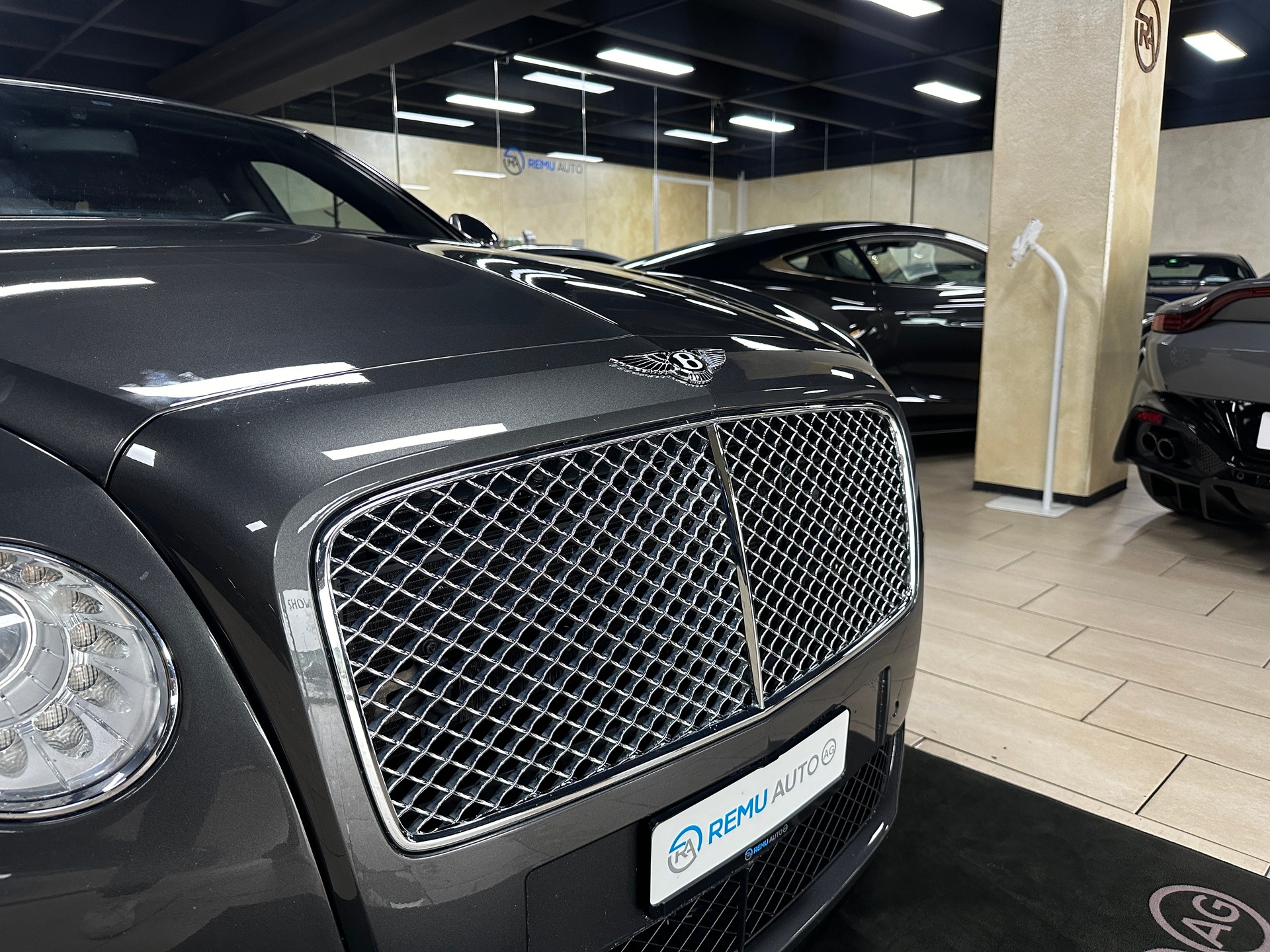 BENTLEY Flying Spur 6.0 V12 CH-Fahrzeug-image-9