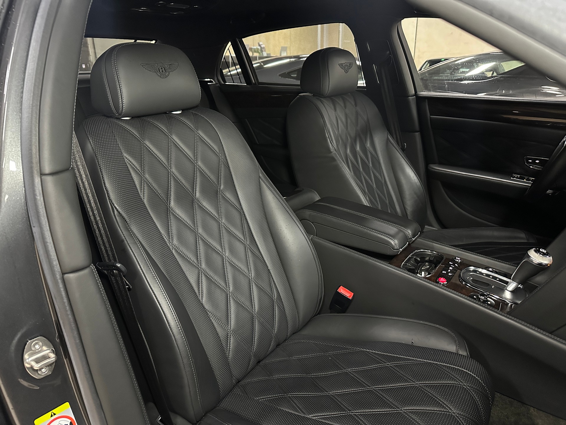 BENTLEY Flying Spur 6.0 V12 CH-Fahrzeug-image-15