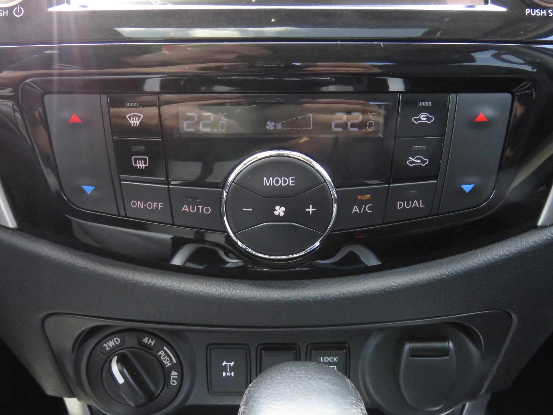 NISSAN Navara Double Cab Tekna 2.3 dCi 4WD Automat (AHK 3.5 t, NL 990 kg)-image-20