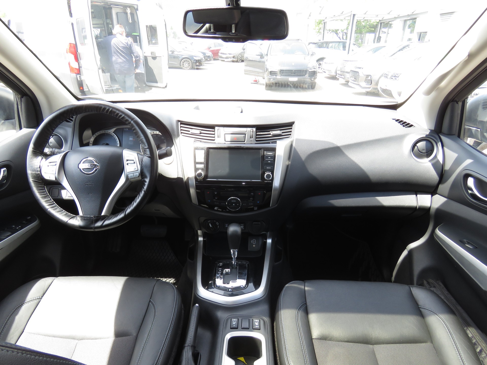 NISSAN Navara Double Cab Tekna 2.3 dCi 4WD Automat (AHK 3.5 t, NL 990 kg)-image-13