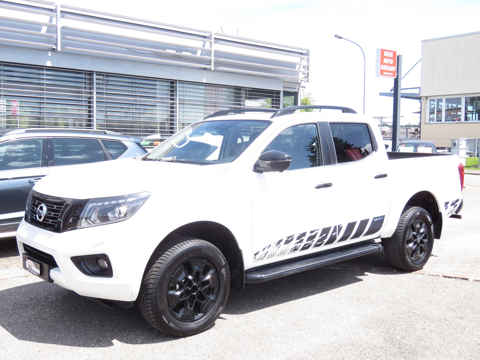 NISSAN Navara Double Cab Tekna 2.3 dCi 4WD Automat (AHK 3.5 t, NL 990 kg)