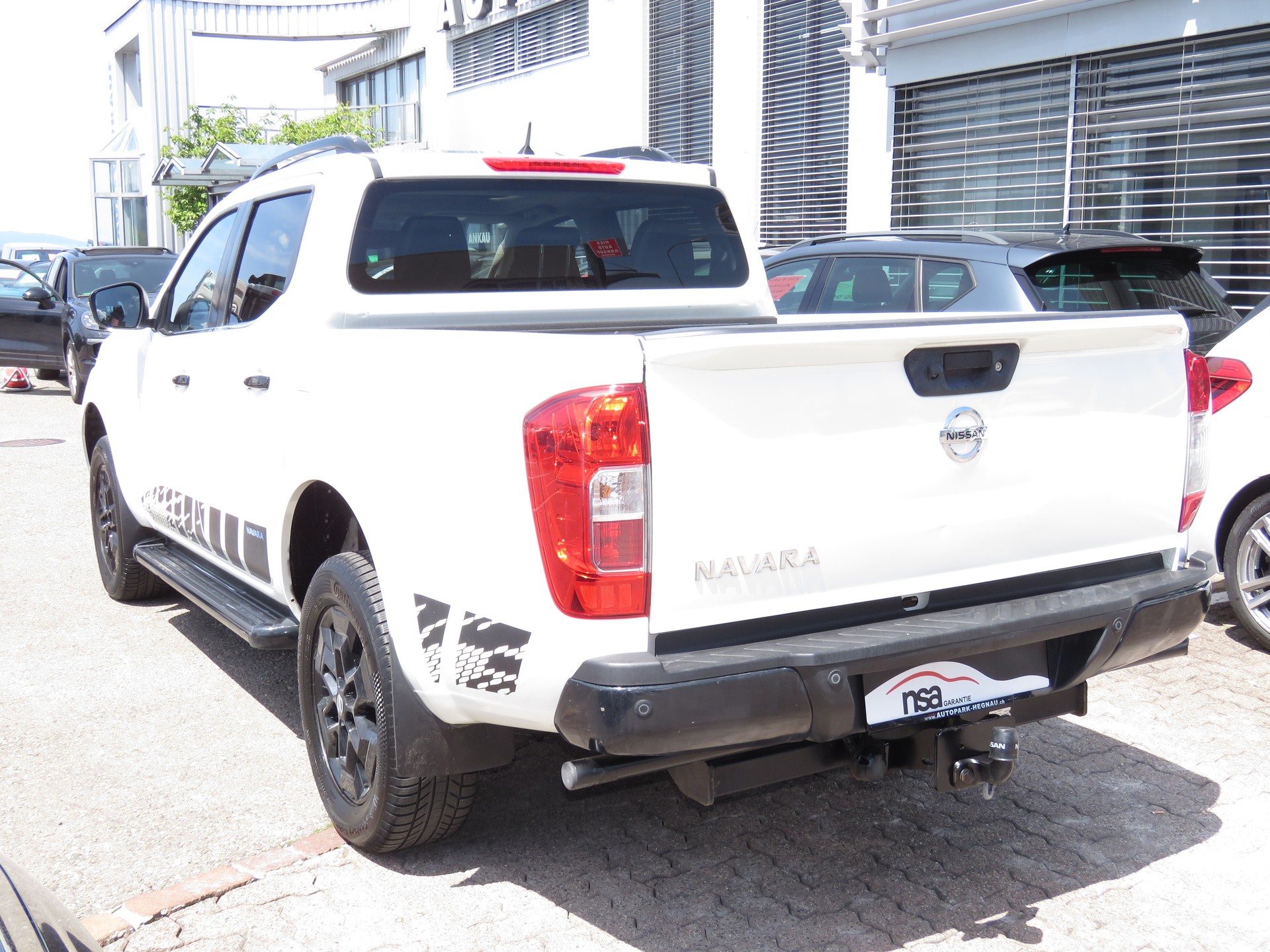 NISSAN Navara Double Cab Tekna 2.3 dCi 4WD Automat (AHK 3.5 t, NL 990 kg)-image-5