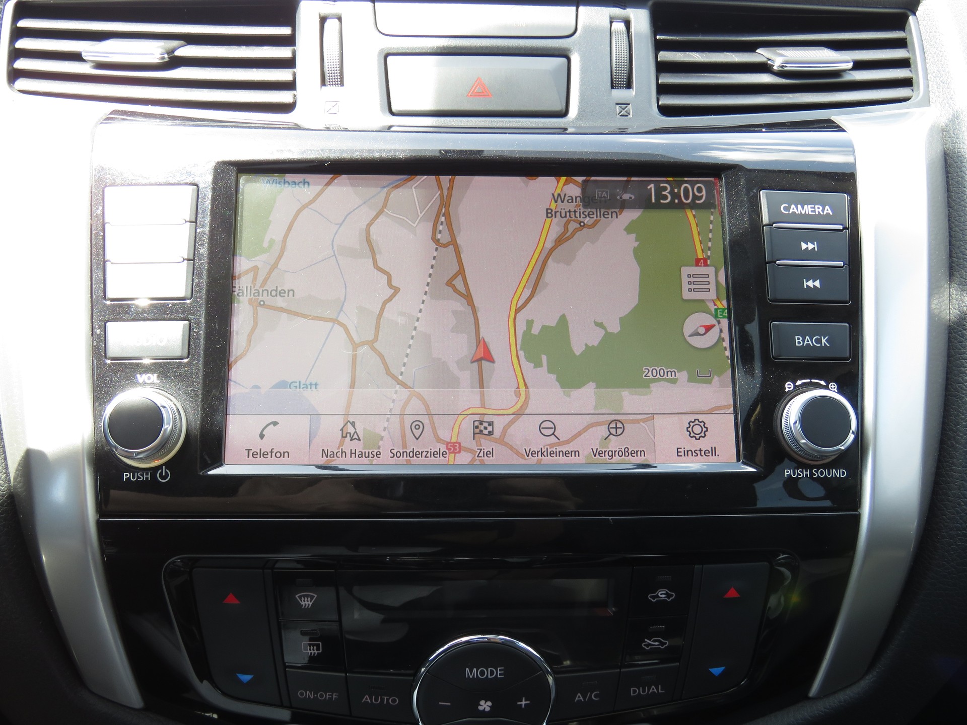 NISSAN Navara Double Cab Tekna 2.3 dCi 4WD Automat (AHK 3.5 t, NL 990 kg)-image-18