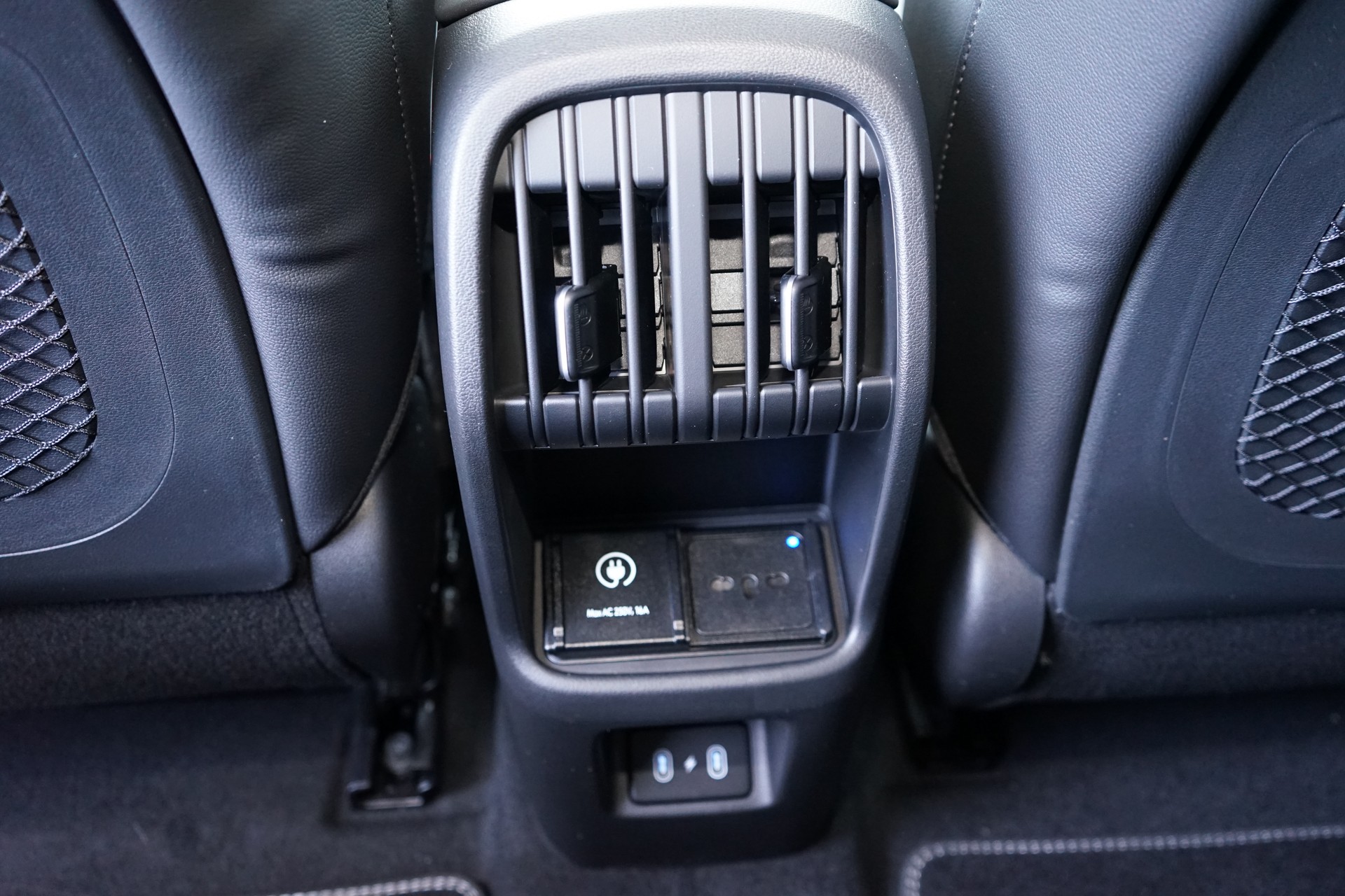 HYUNDAI Kona EV 65.4 kWh Vertex-image-14