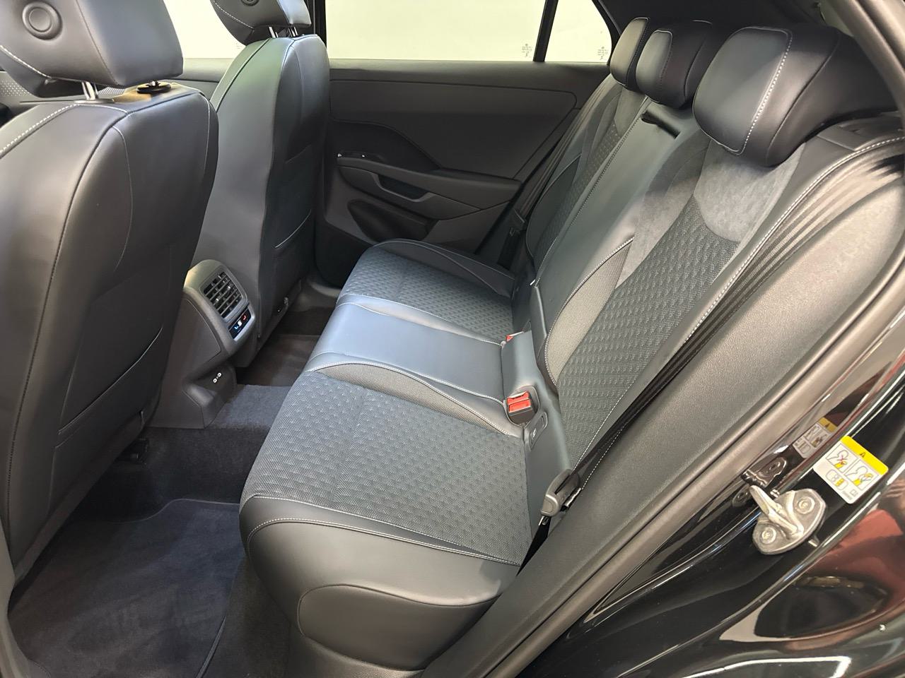 VW T-Roc 1.5 eTSI R-Line Black Style-image-12