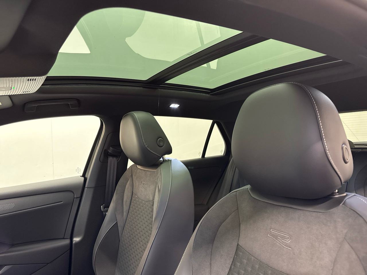 VW T-Roc 1.5 eTSI R-Line Black Style-image-10