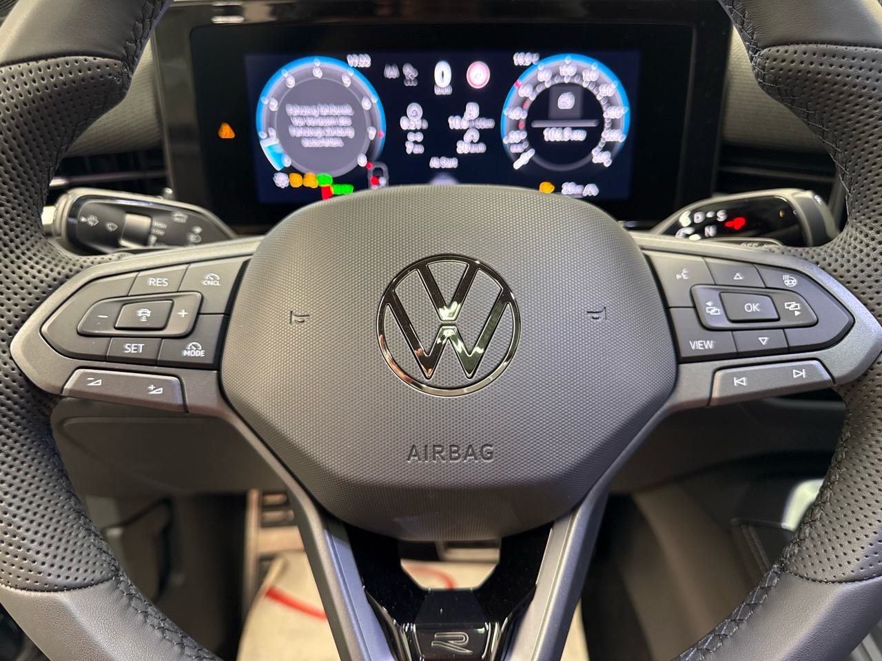 VW T-Roc 1.5 eTSI R-Line Black Style-image-7