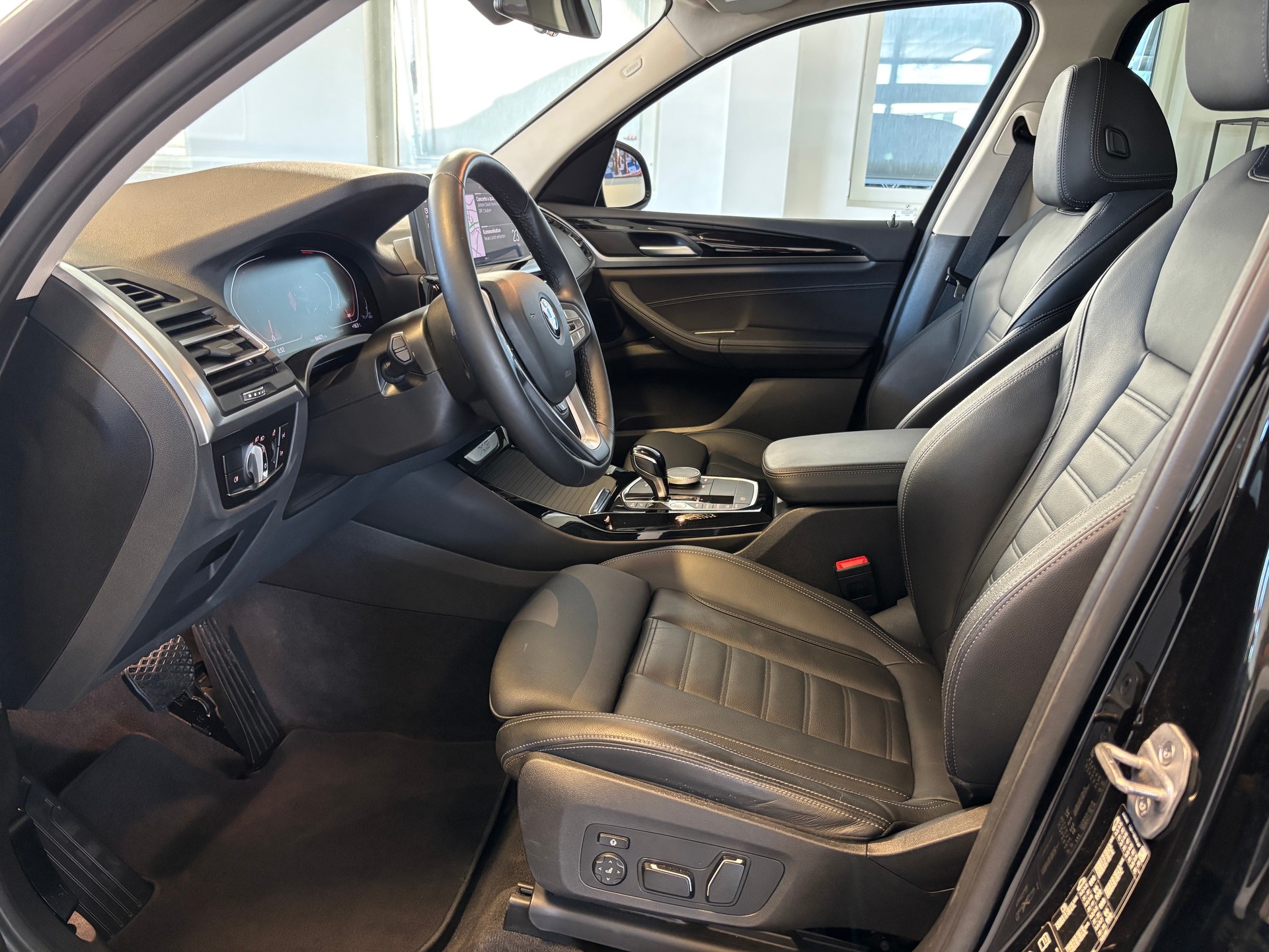 BMW X3 xDrive 20i-image-6