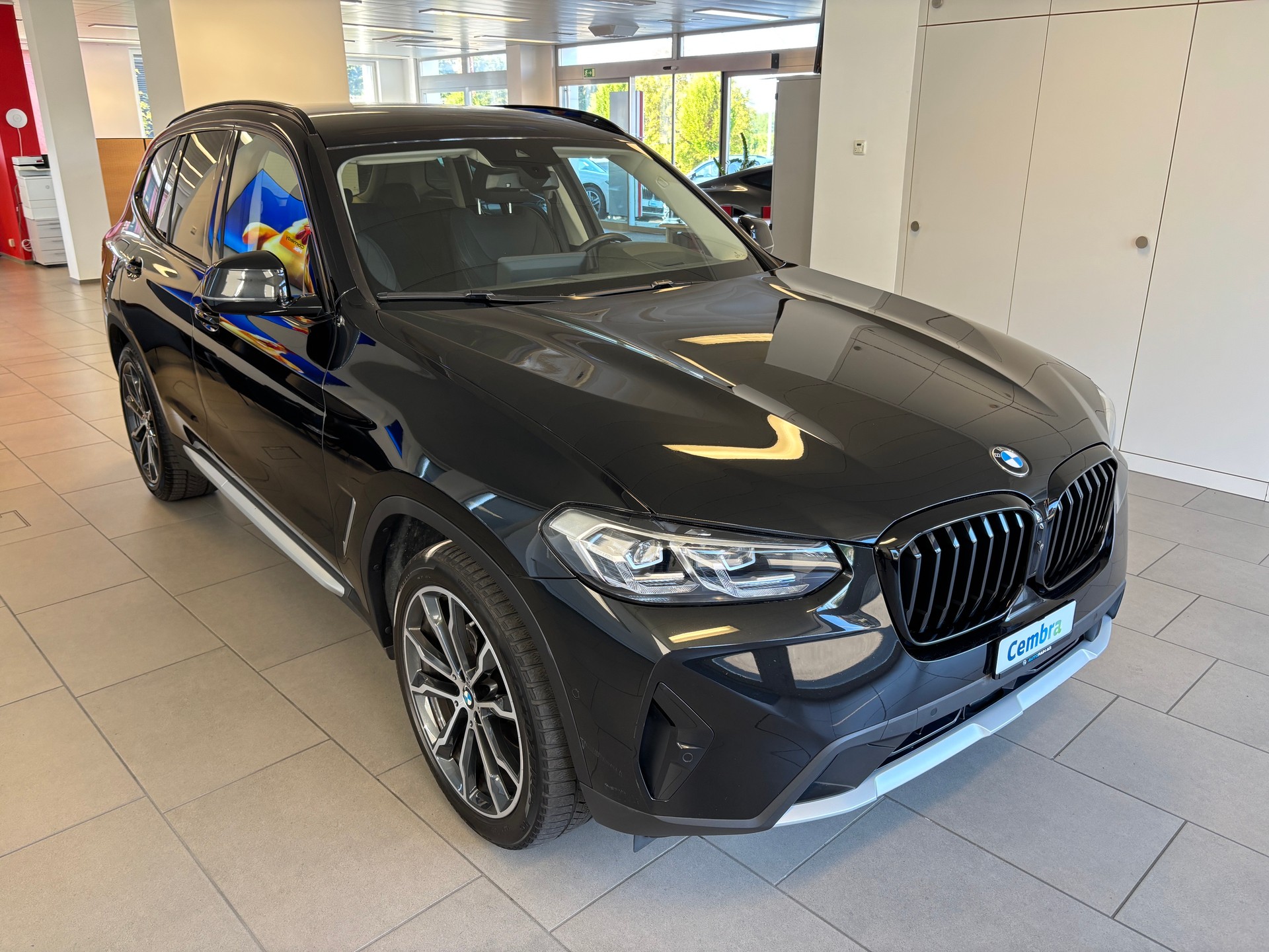 BMW X3 xDrive 20i-showroom-element-1