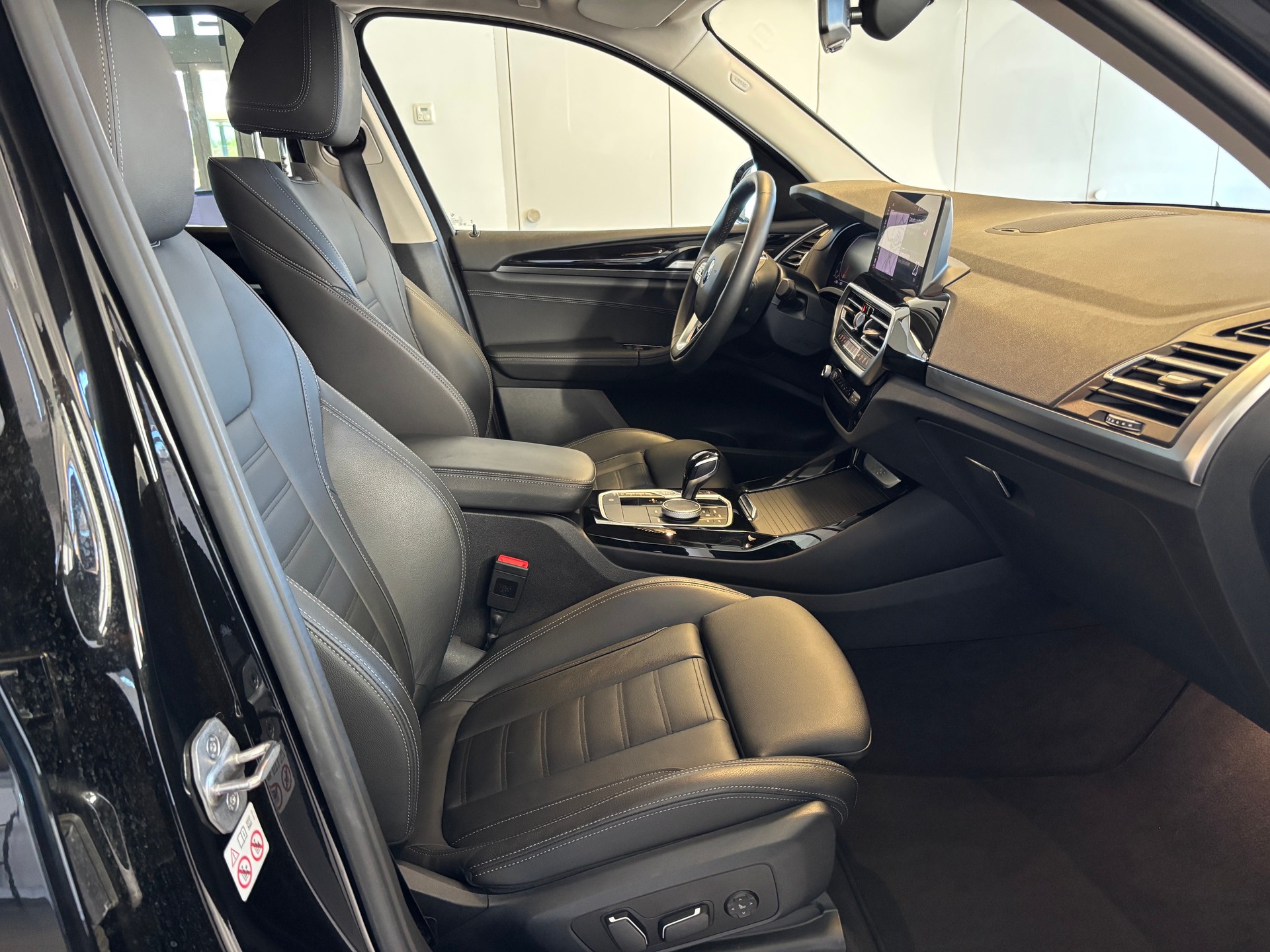BMW X3 xDrive 20i-image-9