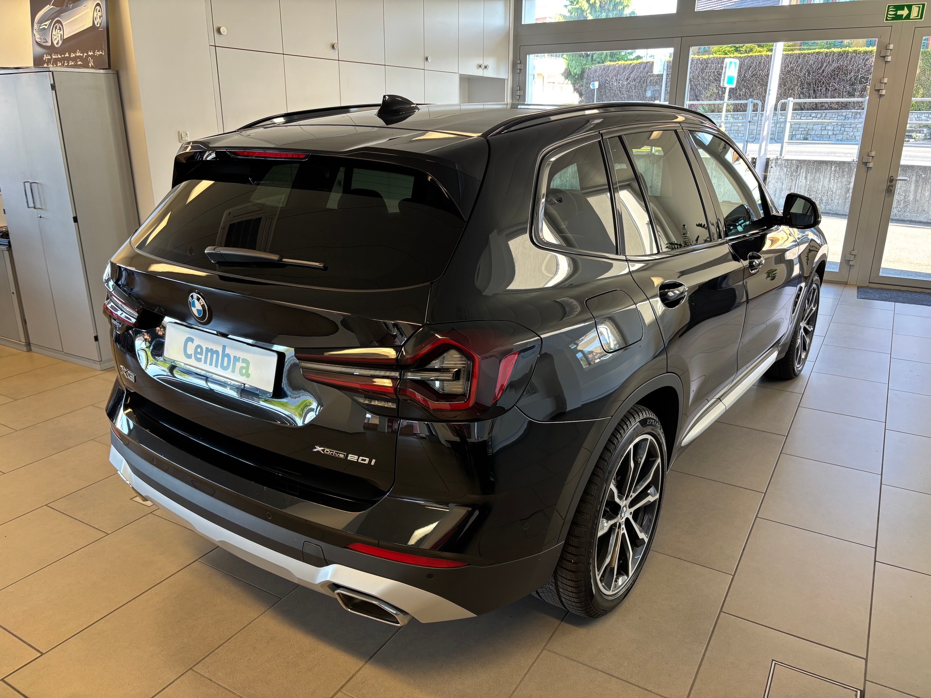 BMW X3 xDrive 20i-showroom-element-2
