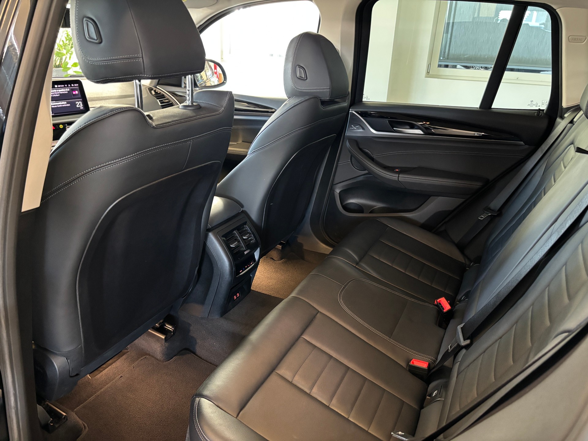 BMW X3 xDrive 20i-image-10