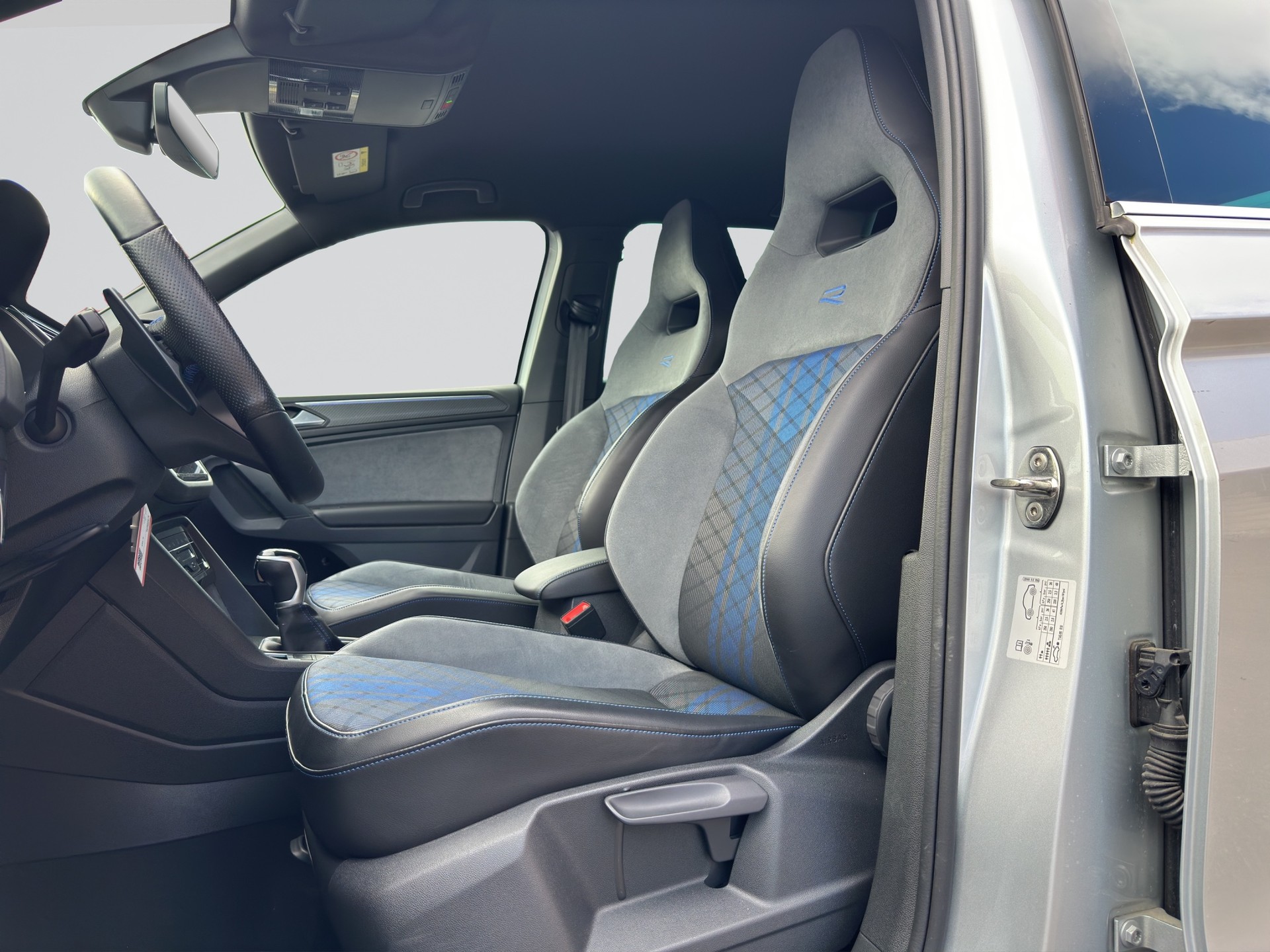 VW Tiguan 2.0TSI R 4Motion DSG-image-5