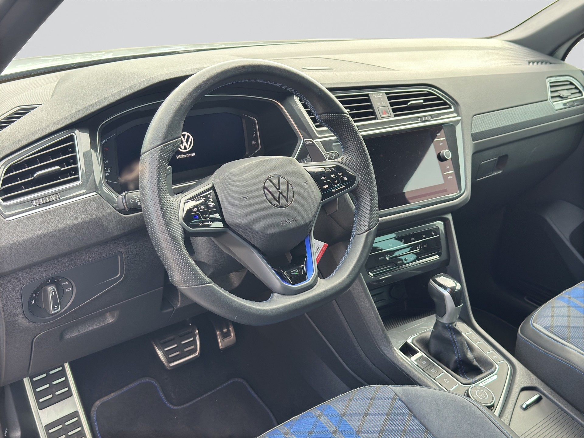 VW Tiguan 2.0TSI R 4Motion DSG-image-6