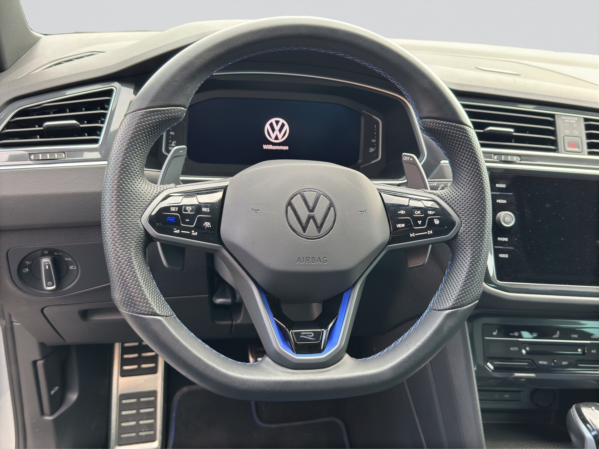 VW Tiguan 2.0TSI R 4Motion DSG-image-9